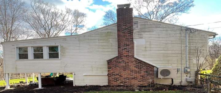 Before high-pressure facade cleaning New Haven